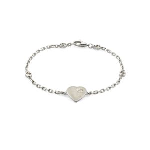 Pulsera Gucci Heart de plata y esmalte con detalle de corazón