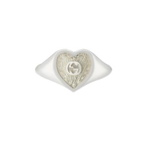 Anillo Gucci Heart de plata y esmalte con detalle de corazón